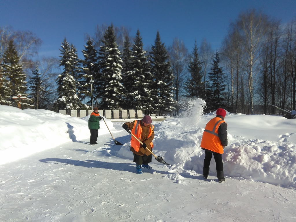 МКУП «Зеленый город»   велась работа по уборке снега 