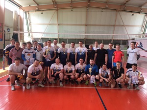 В Кузнецке проходит чемпионат города по волейболу среди любительских команд