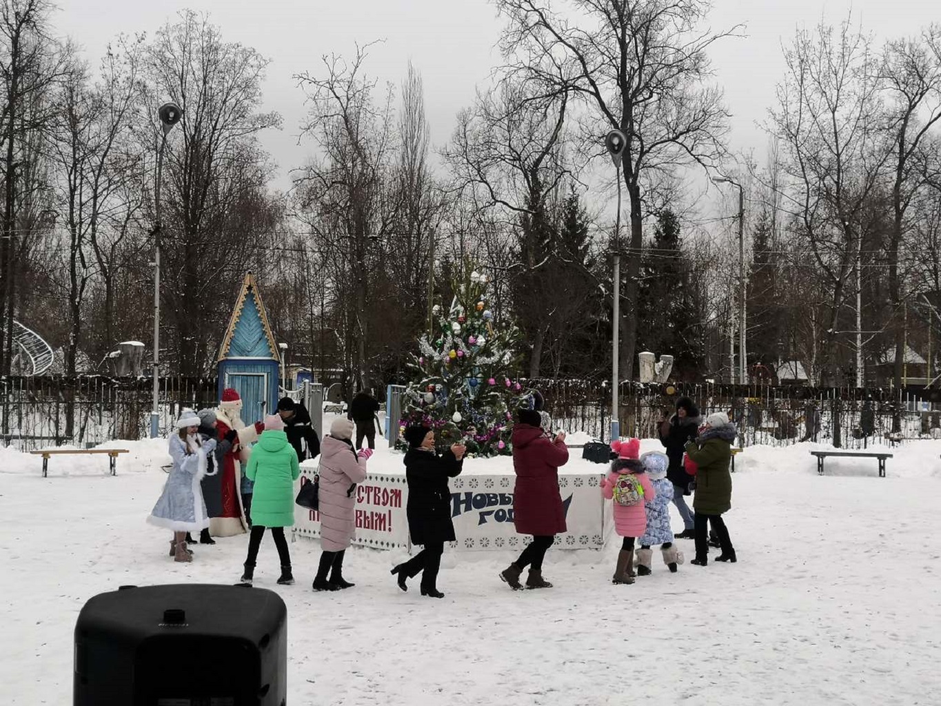 В парке состоялась семейная зимняя эстафета