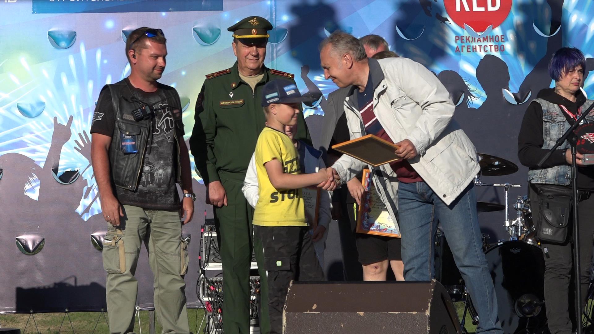 В Кузнецке, в рамках мотофестиваля «Кузнецкий рубеж» прошли соревнования по мотобиатлону