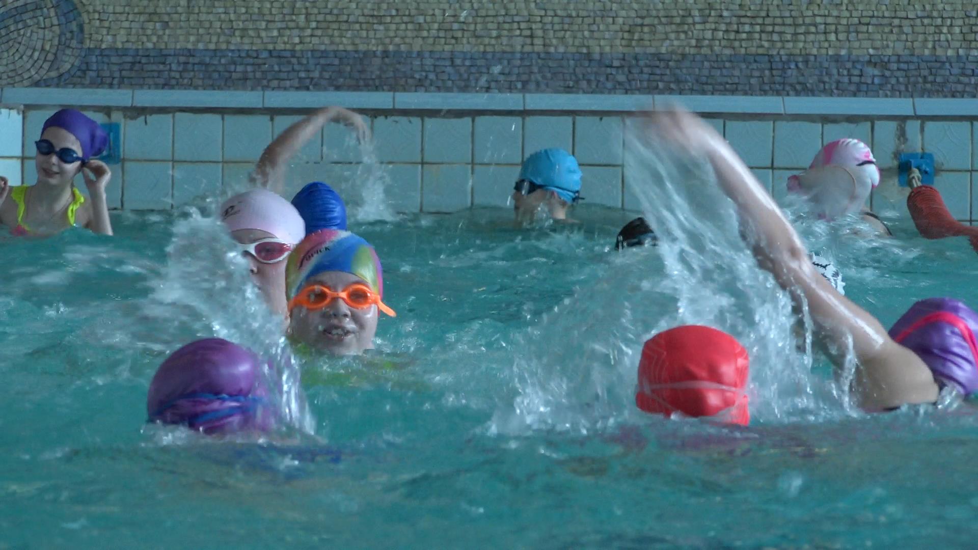 Кузнецкие школьники присоединились к областному единому Дню плавания