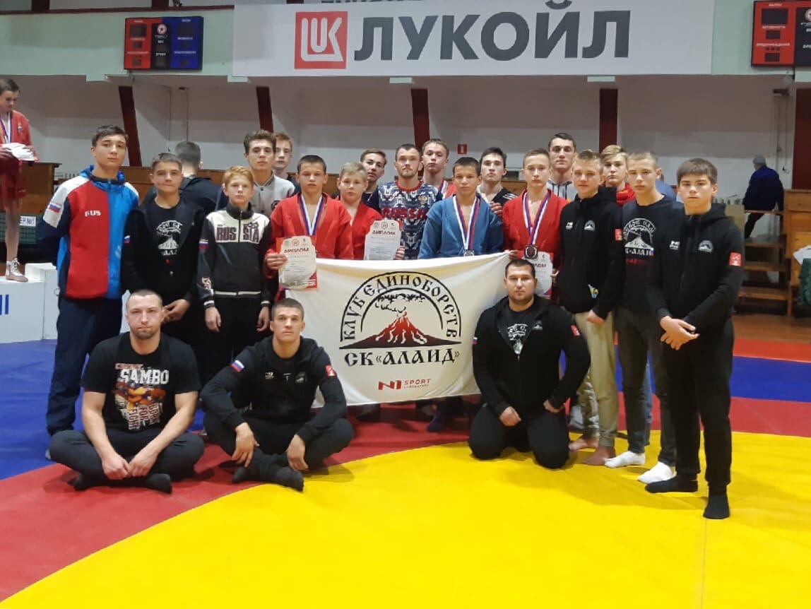 Кузнецкие самбисты успешно выступили на Всероссийском  турнире по боевому самбо