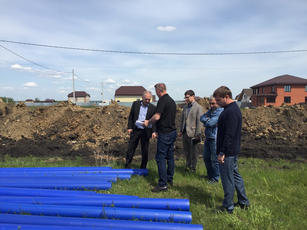 Сергей Златогорский провел выездное совещание по строительству сетей водоснабжения микрорайона «Взлетный»