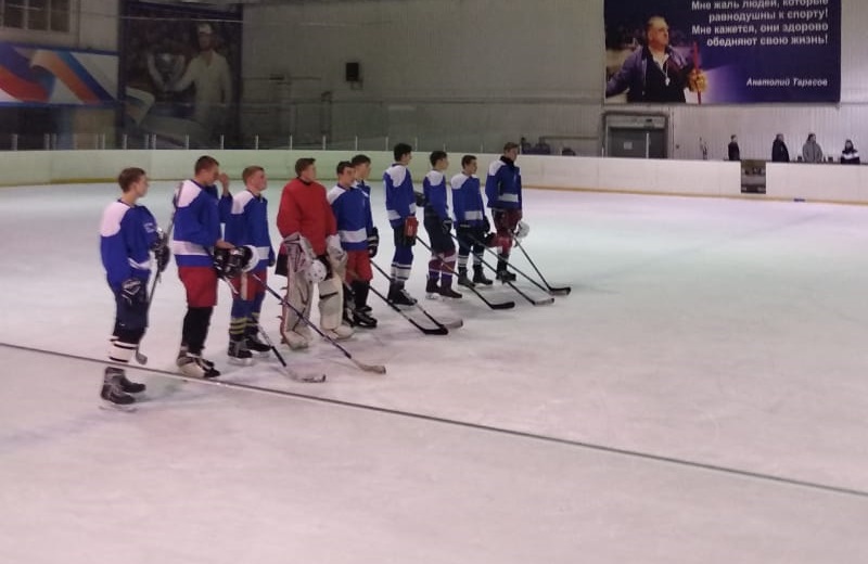 В Кузнецке прошли игры областного турнира по хоккею среди команд учреждений профессионального образования
