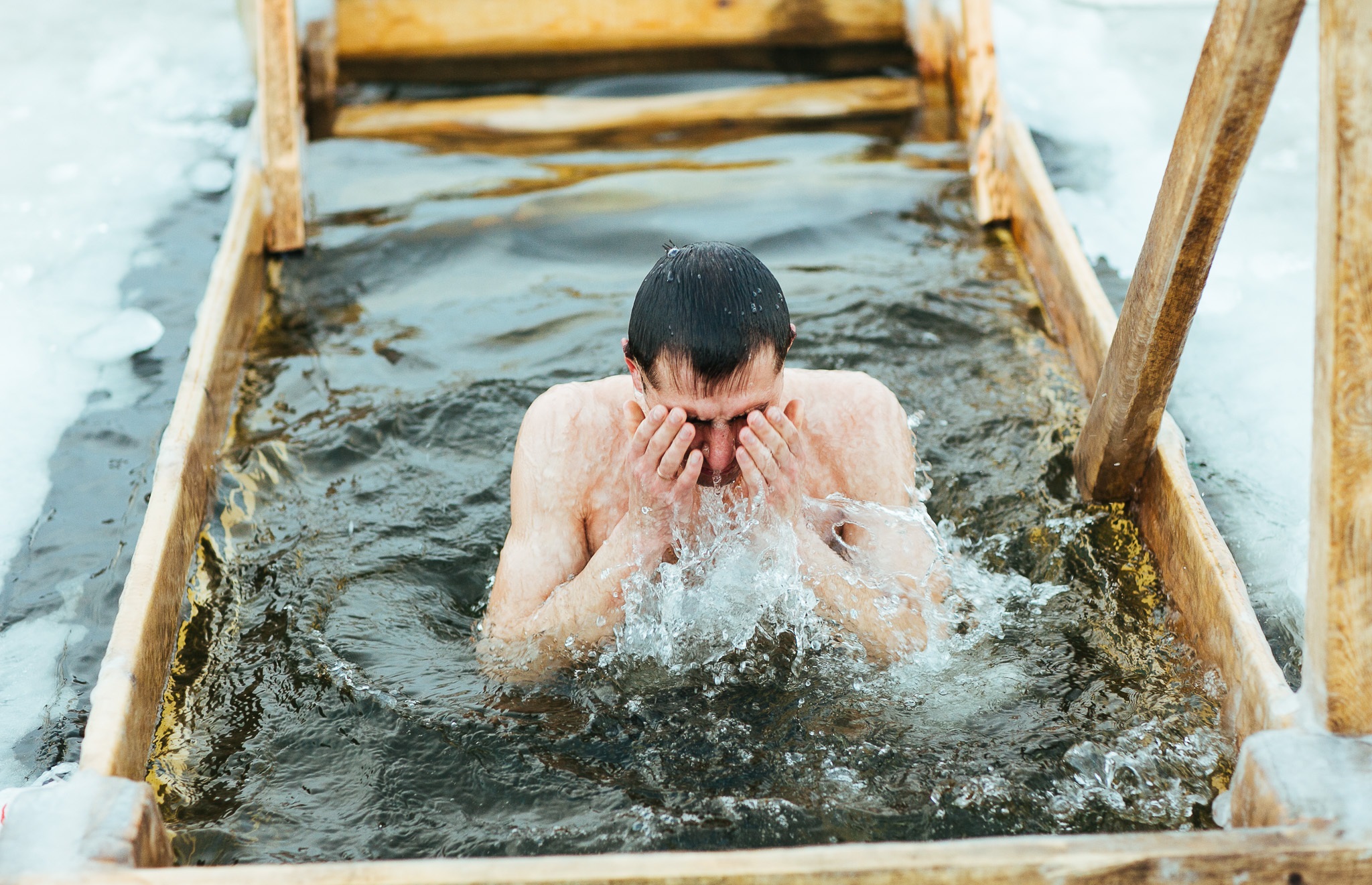 Кузнечанам напоминают о правилах безопасности при купаниях в проруби на Крещение