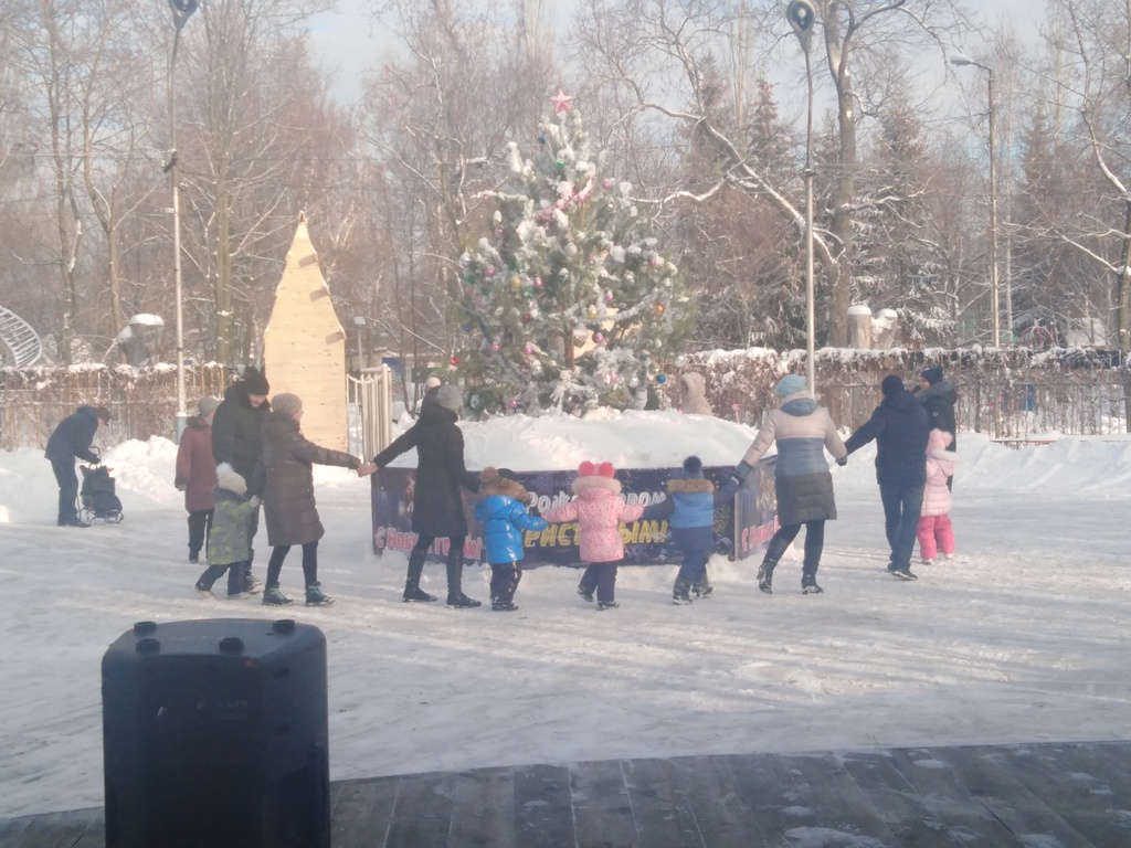 В городском парке проведена игровая программа «Новогоднее веселье»