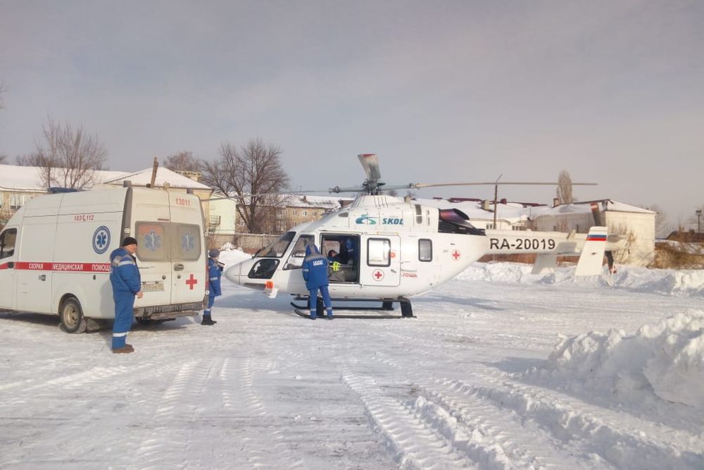 Пациентов больницы продолжают доставлять в Пензу на вертолете