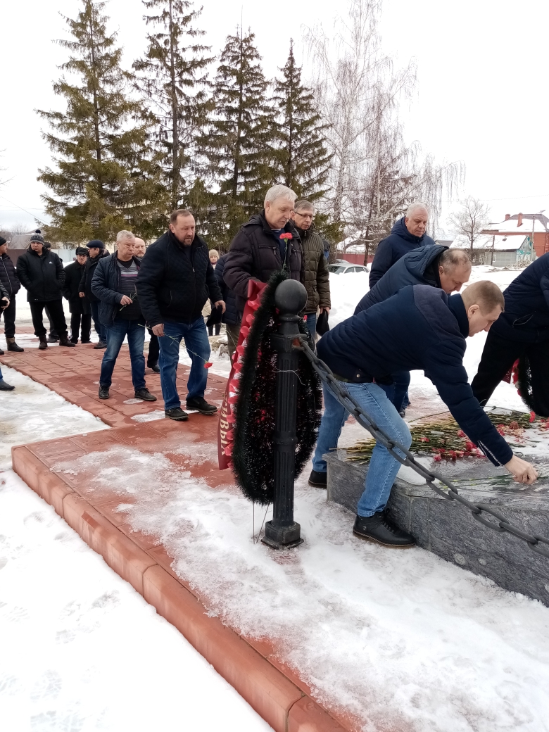 Ветеранские организации почтили память десантников, погибших в Чечне
