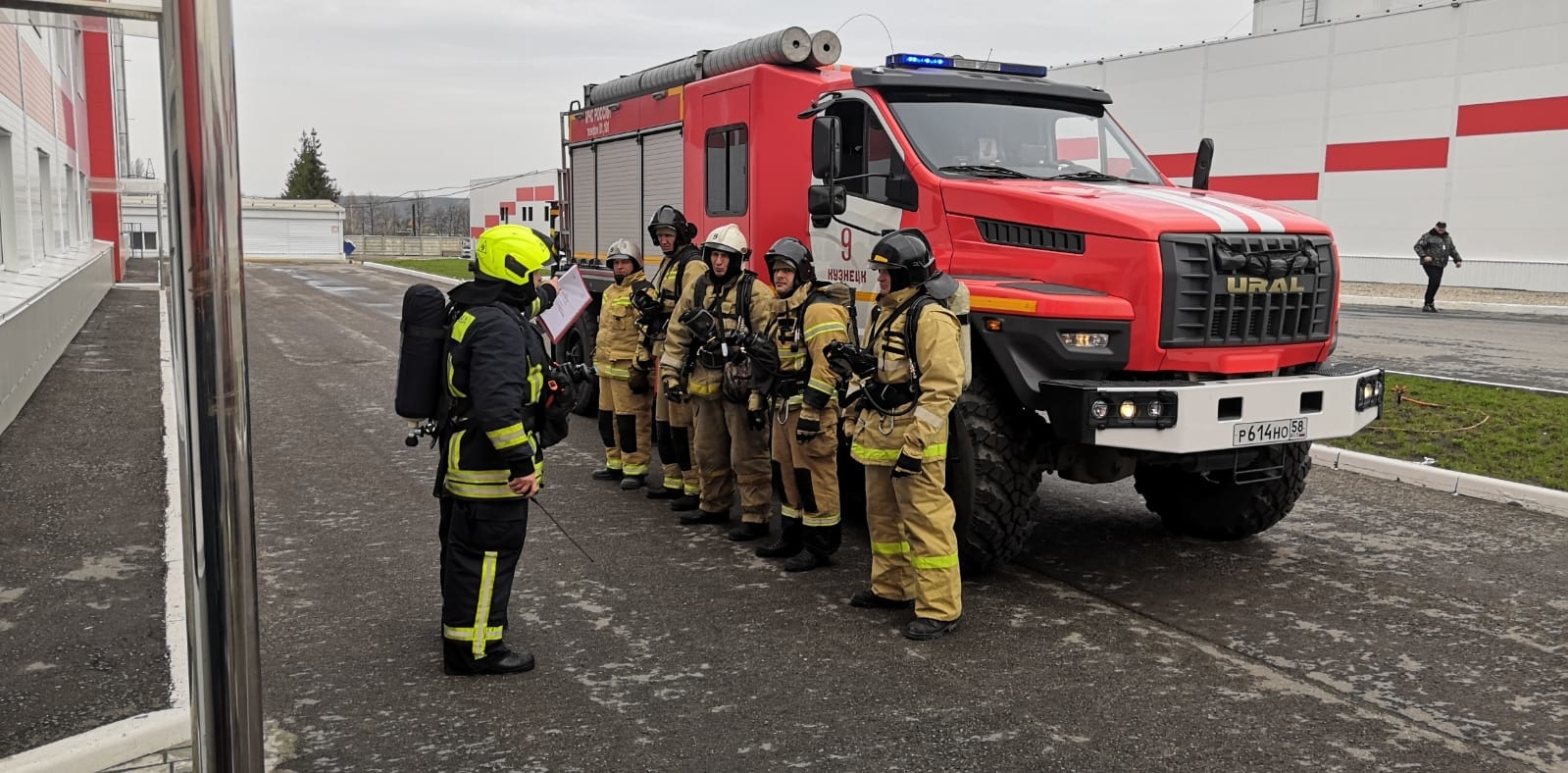 На предприятии "Кузнецкий технопарк" прошли пожарно-тактические учения