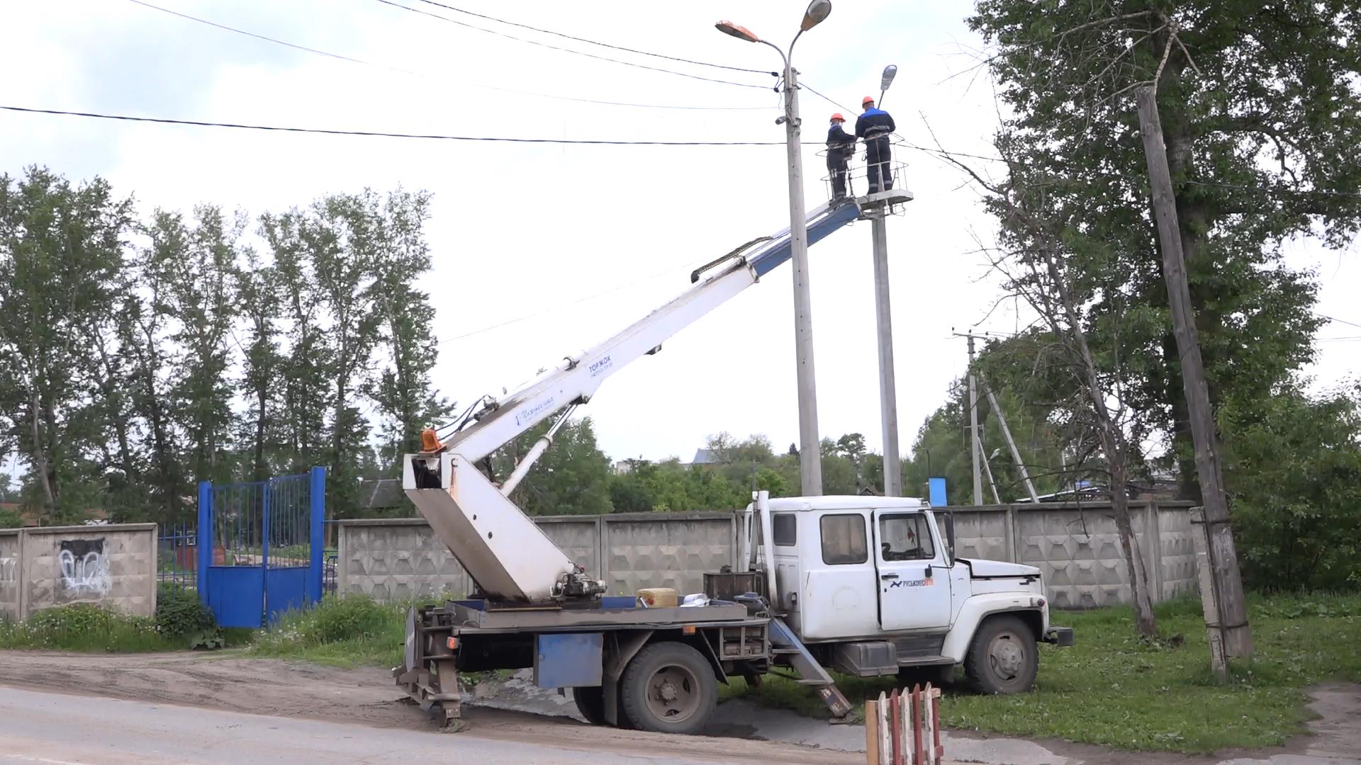 Предприятие «Горэлектросеть» продолжает работы по содержанию сетей уличного освещения