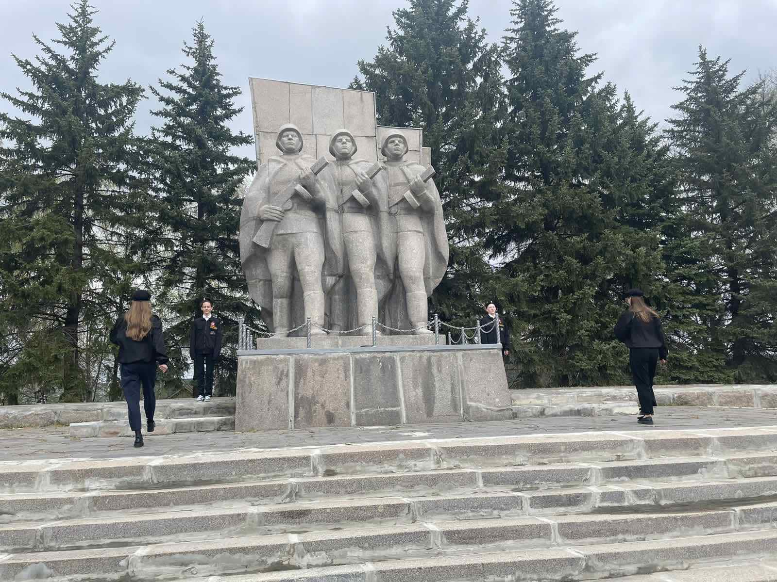 Кузнецкие школьники заступили на Вахту памяти
