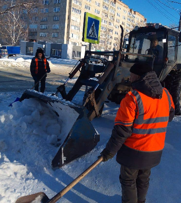Коммунальные службы продолжают работы по уборке и вывозу снега
