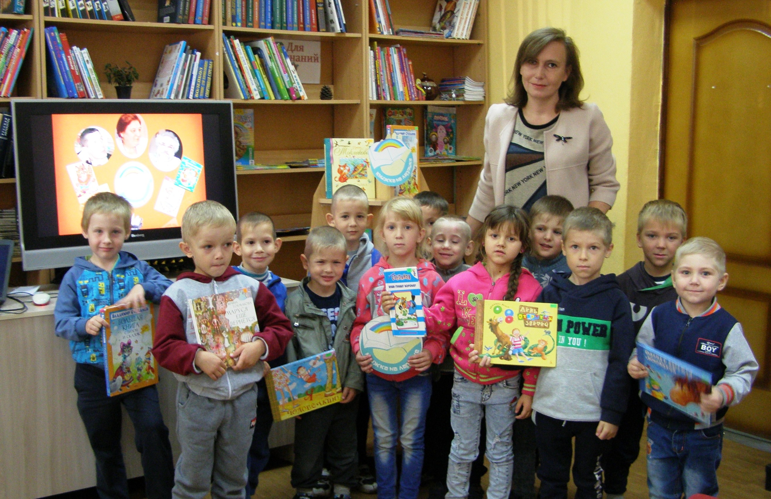 Кузнецкие библиотекари присоединились к Международной акции «Книжка  на ладошке» 
