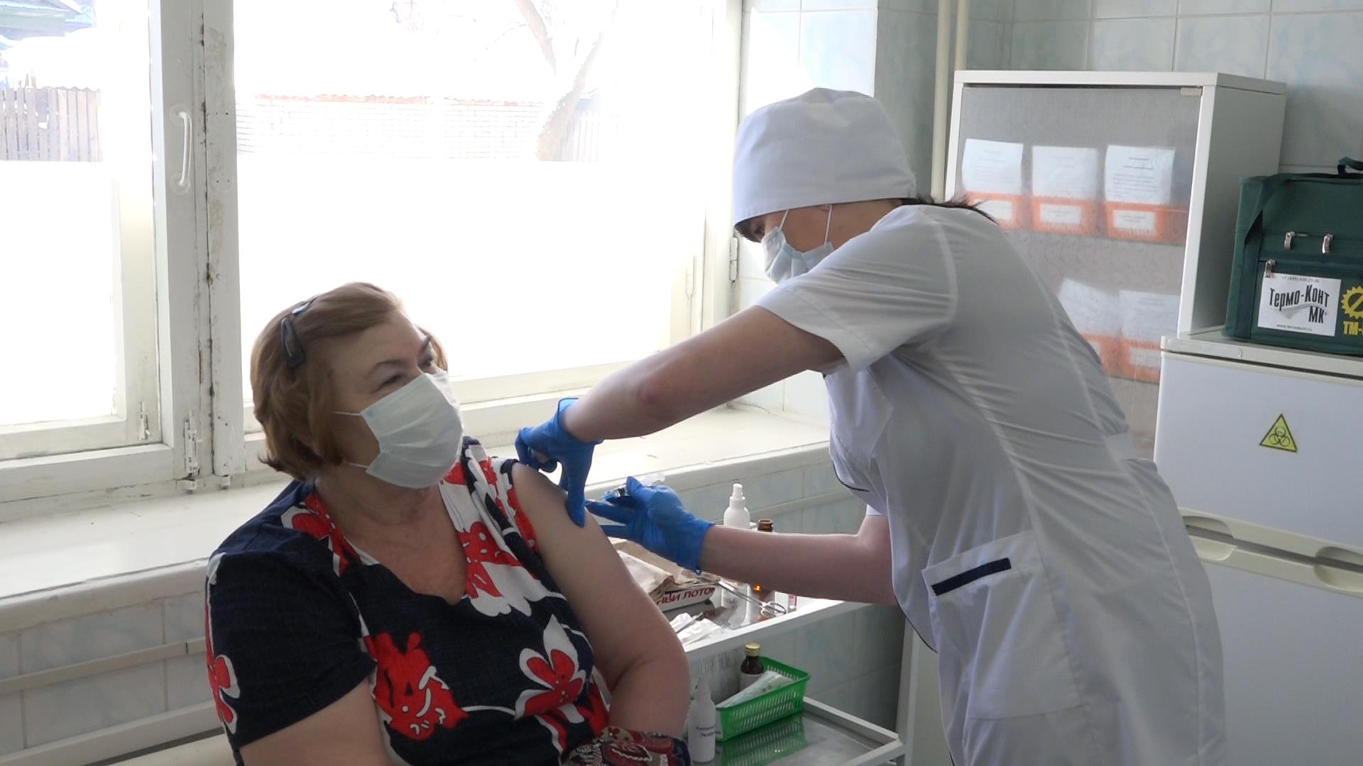 В Кузнецке продолжается массовая вакцинация от коронавируса