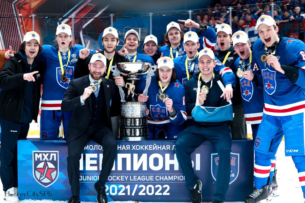Кузнечане  Егор Гурзанов и Никита Смирнов в составе  «СКА-1946» впервые в истории стали обладателями Кубка Харламова – главного трофея Молодежной Хоккейной Лиги