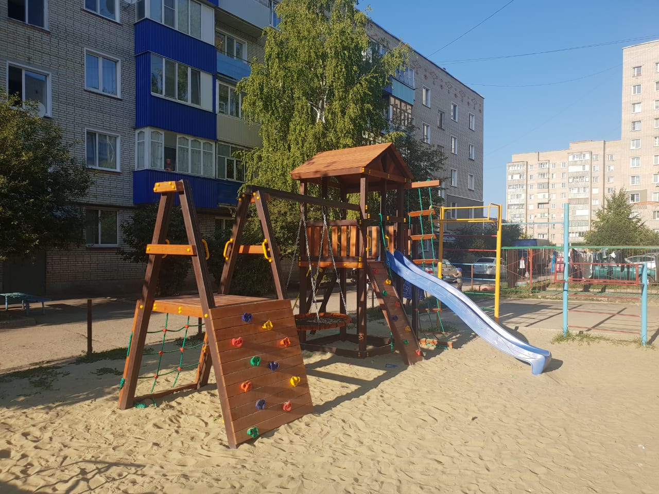 На детской площадке МКД №4А по ул. Тухачевского установлен детский игровой комплекс