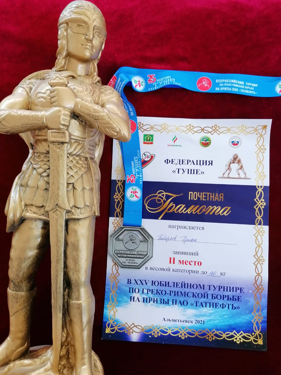 Серебряная награда борца Руслана Бибарсова