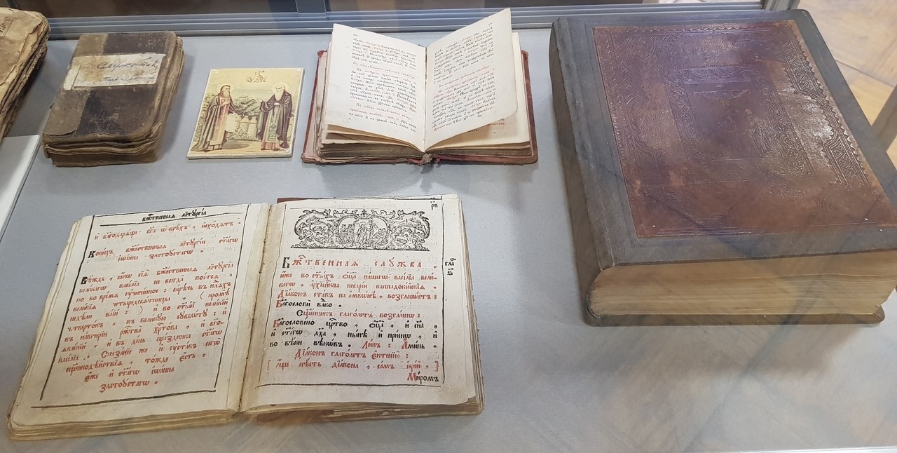 В музее открыта выставка «Свет православия», посвящённая Дню православной книги