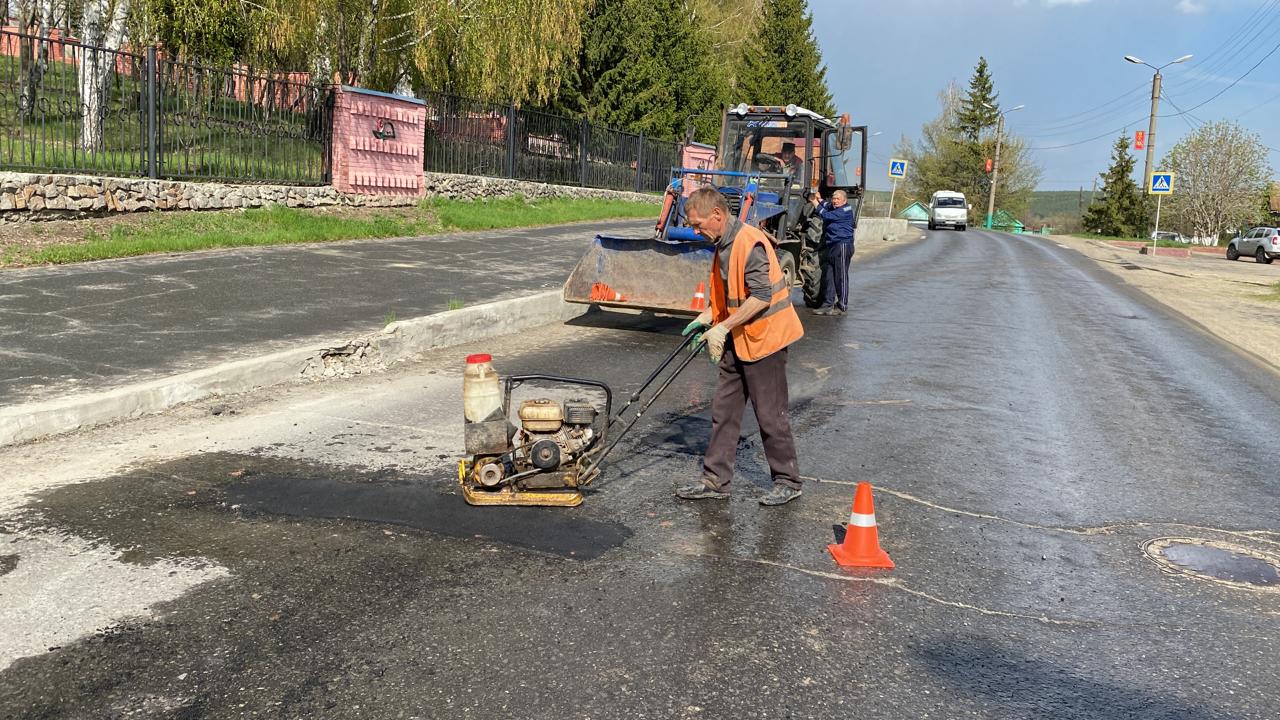 В Кузнецке приступили к ямочному ремонту дорог