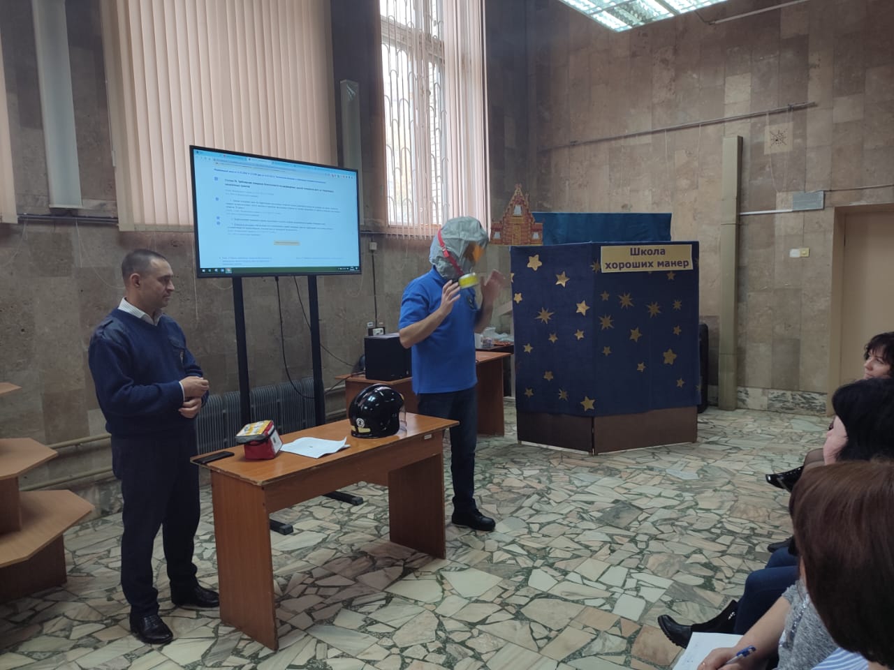 В библиотеке имени А.Н.Радищева  проведены практические занятия по применению средств индивидуальной защиты