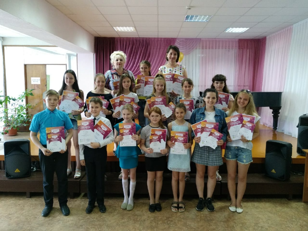 В концертном зале Детской школы искусств г.Кузнецка состоялось награждение победителей и призеров Международных и Всероссийских конкурсов