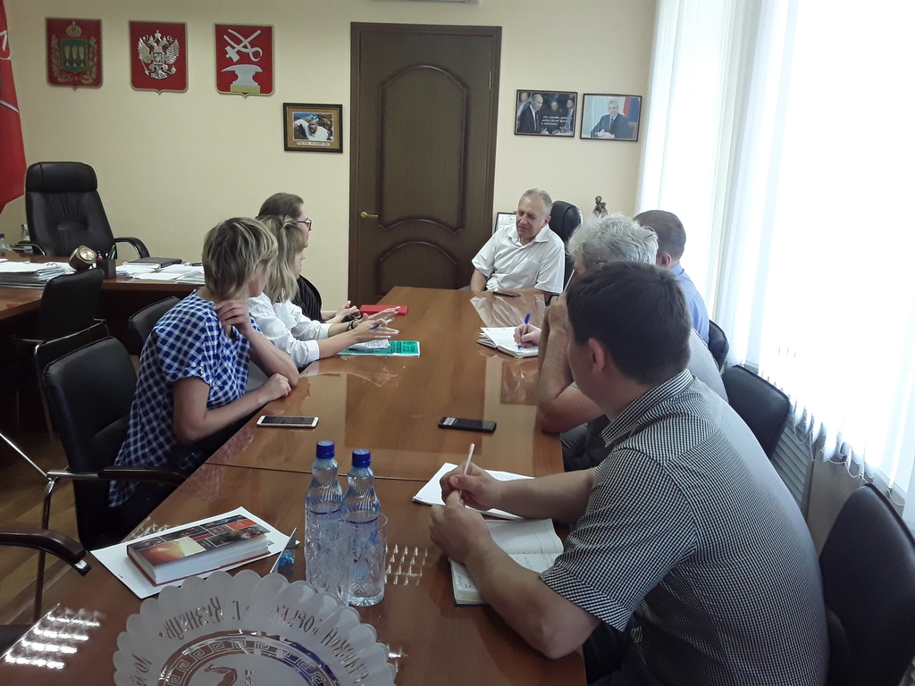 Глава администрации Сергей Златогорский провел встречу с волонтерами общественной организации "Забота"