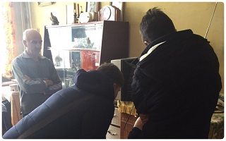 Волонтеры колледжа электронных технологий помогают кузнечанам в настройке цифровой телевизионной приставки