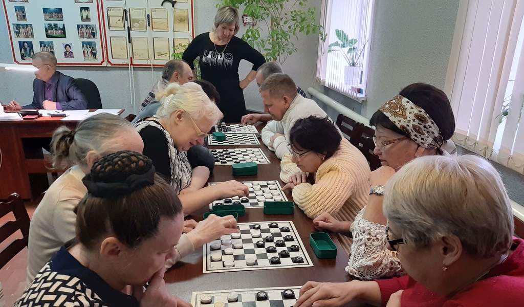 В Кузнецке прошли соревнования по шашкам и дартсу среди инвалидов по зрению