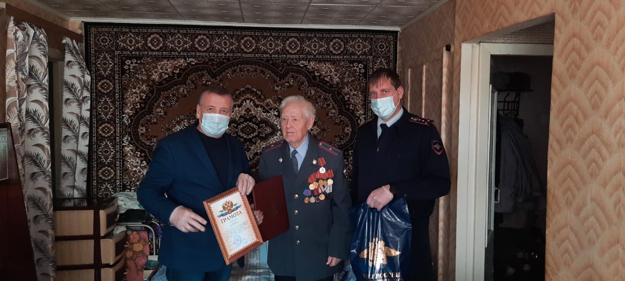 Ветерана МВД Василия Балакирева поздравили с 95-летием