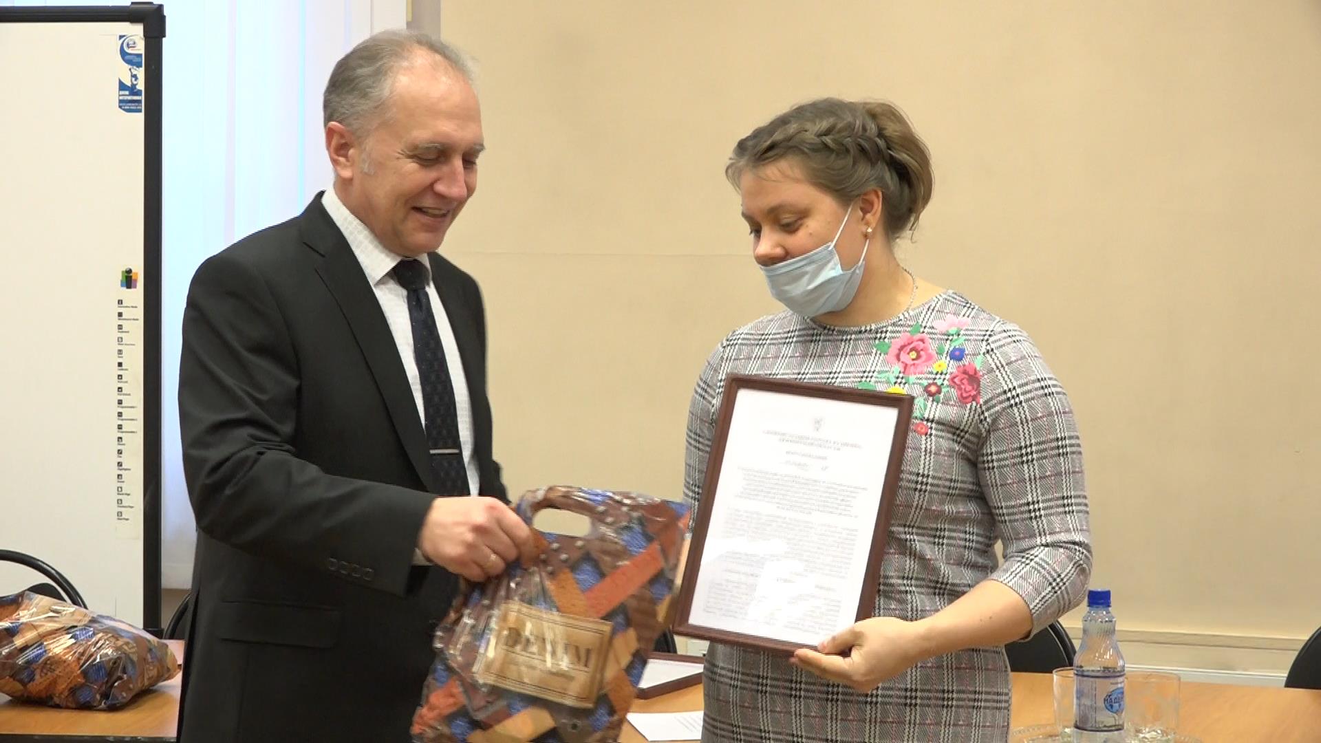 В Кузнецке четыре многодетные семьи получили жилищные сертификаты