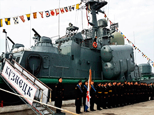 Сергей Златогорский поздравил команду ракетного катера «Кузнецк» с Днем Балтийского флота