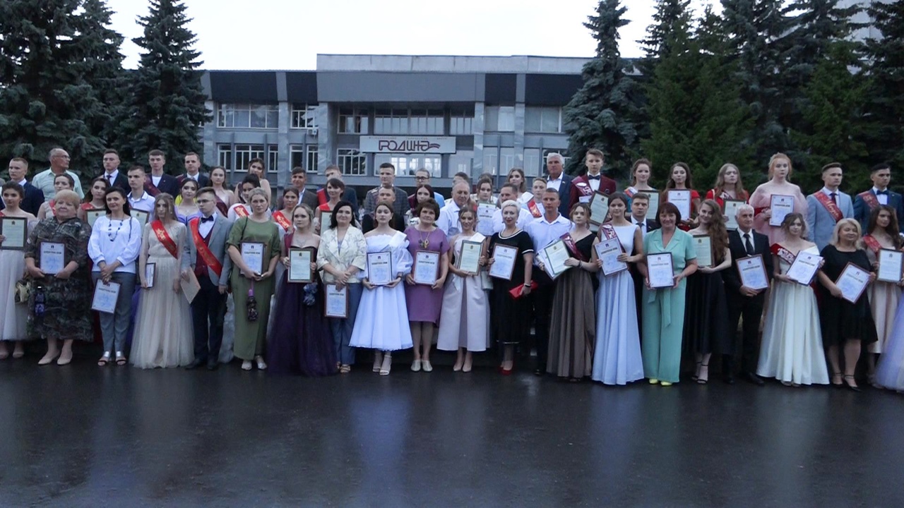 В 2021 году в Кузнецке 50 выпускников получили медали "За особые успехи в учении"
