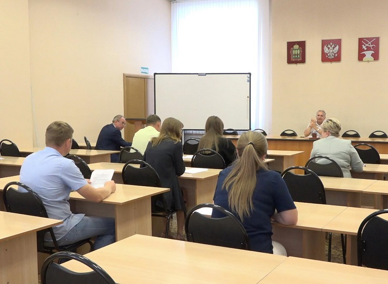 Сергей Златогорский провел рабочее совещание с советом директоров средних специальных учебных заведений города Кузнецка
