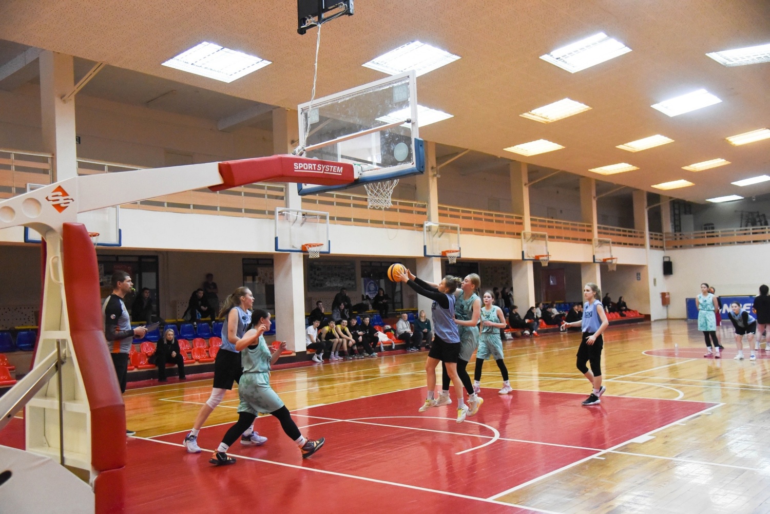 Команда девушек из Кузнецкого многопрофильного колледжа примет участие в суперфинале турнира ПФО по баскетболу