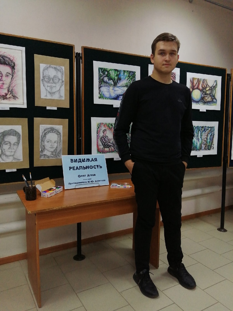 В юношеской библиотеке открыта выставка работ молодого художника Олега Агеева