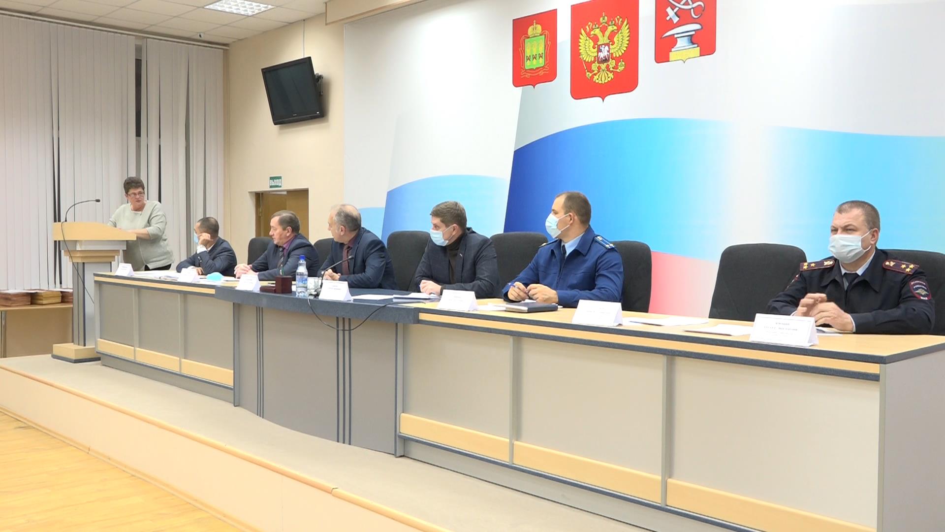 В администрации  города Кузнецка обсудили вопросы безопасности в период новогодних праздников