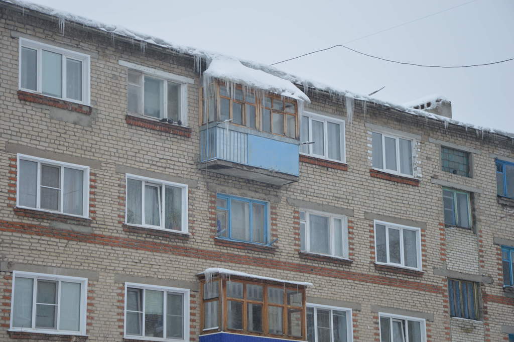 Сергей Златогорский потребовал усилить контроль за очисткой крыш от снега и наледи
