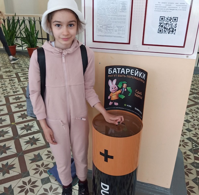 Ученики гимназии №9 - участники экопроекта «Сдай батарейку – спаси природу»