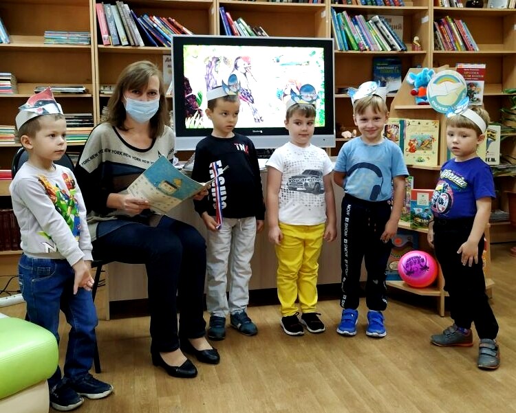 Кузнецкие библиотекари присоединились  к  международной акции «Книжка на ладошке»