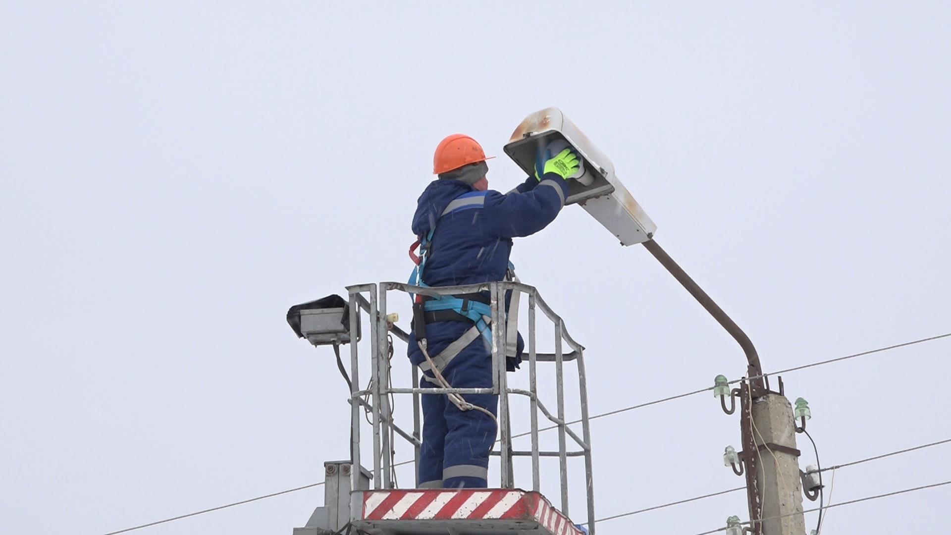 АО «Горэлектросеть» продолжает работы по содержанию сетей электроснабжения