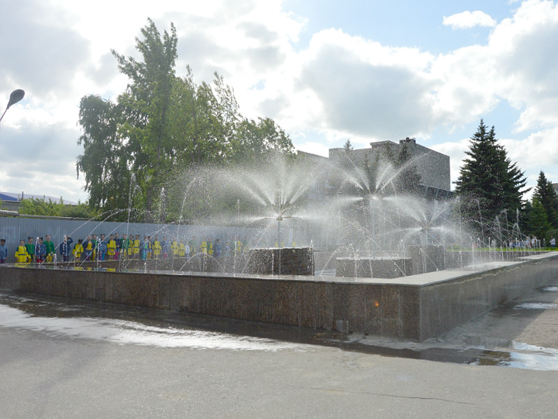 На главной площади Кузнецка заработал фонтан