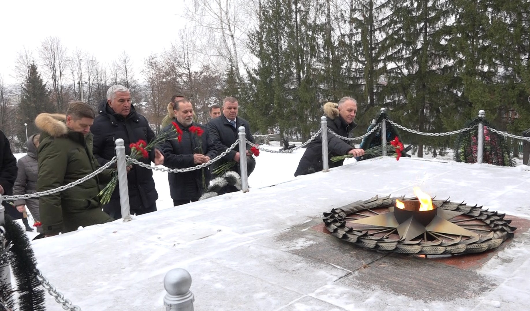 В День неизвестного солдата на Холме Воинской славы состоялась церемония возложения цветов