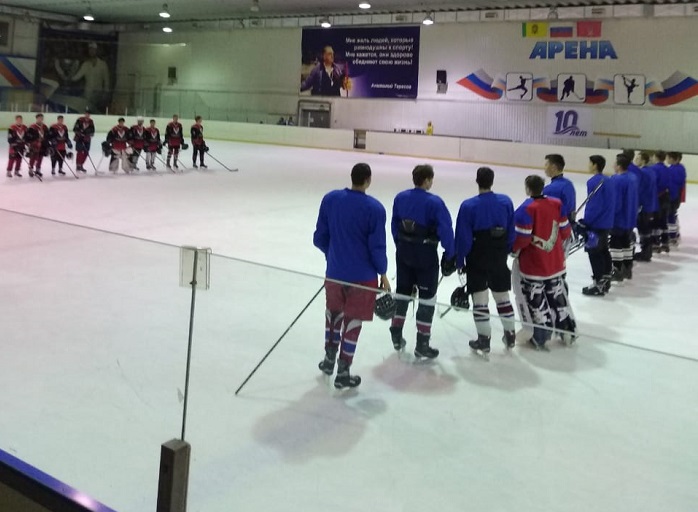 В Кузнецке прошли игры областного турнира по хоккею среди команд учреждений профессионального образования