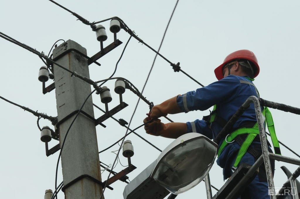Работники АО "Горэлектросеть" провели большую работу по восстановлению сетей электроснабжения