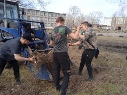 Кузнецкие студенты - активные участники месячника по благоустройству