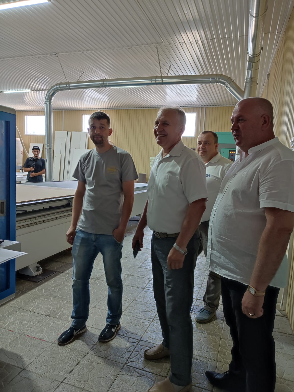 Сергей Златогорский посетил мебельную фабрику «Ника-мебель»