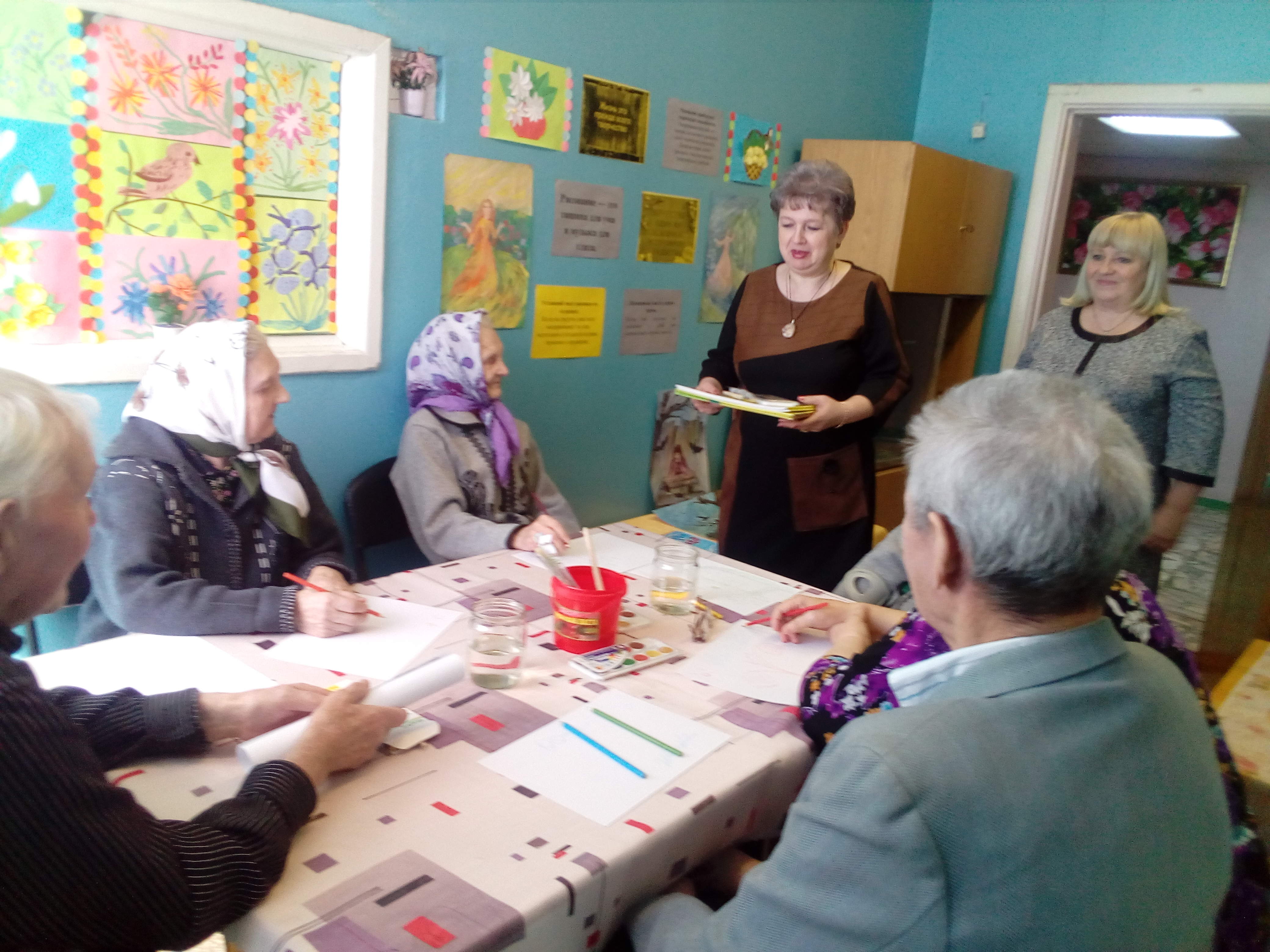 Клуб любителей творчества «Акварель» объединил людей пожилого возраста