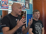 Экс-чемпион мира Роман Кармазин провел мастер-класс для кузнецких боксеров