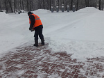 В связи с погодными условиями в  Кузнецке ведутся комплексные работы по очистке территорий от снега и борьбе с гололедицей