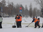 Коммунальные службы продолжают работы по очистке улично-дорожной сети от снега 